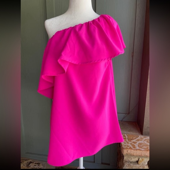 🌸Hot Pink one Shoulder Top🌸 - Picture 3 of 3